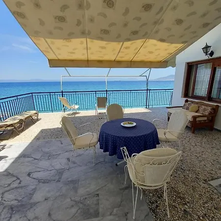 Ekie With Sea View Ferienhaus